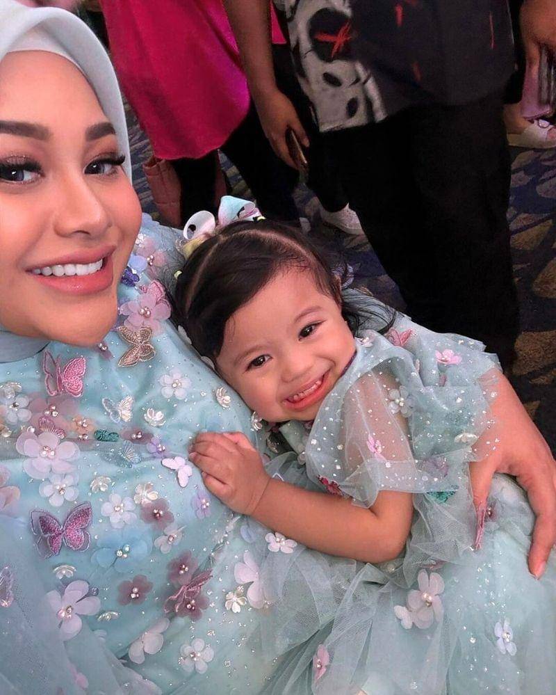 Instagram.com/@aurelie.hermansyah